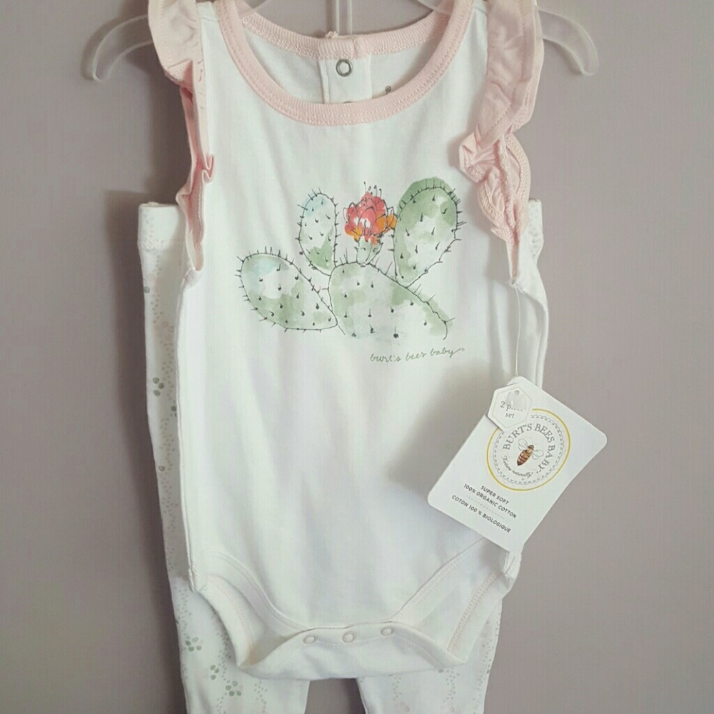 Burt's Bees Baby outfit
